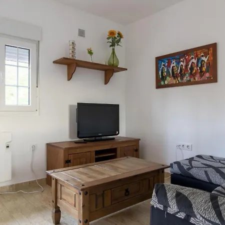 Casa vacanze Alluring Holiday In Cutiellos With Garden Belmonte De Miranda