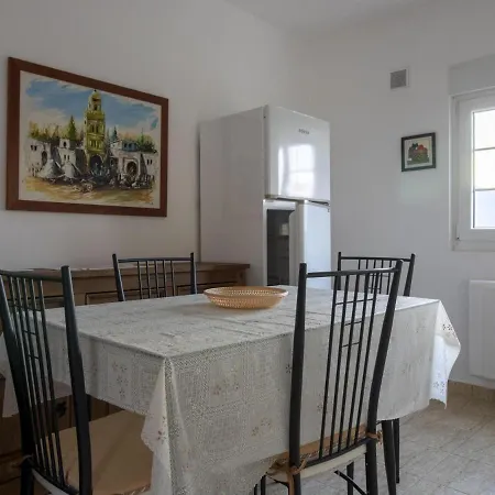 Casa vacanze Alluring Holiday In Cutiellos With Garden
