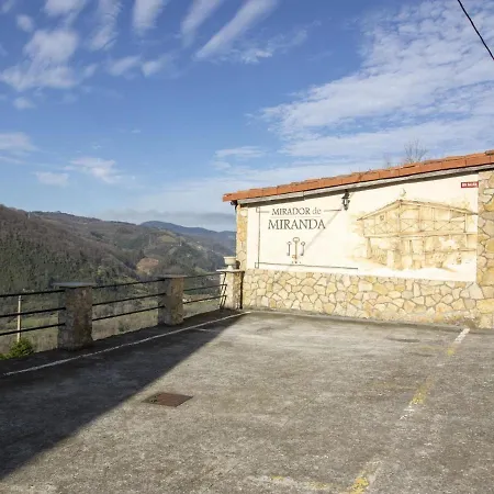 Casa vacanze Alluring Holiday In Cutiellos With Garden Belmonte De Miranda